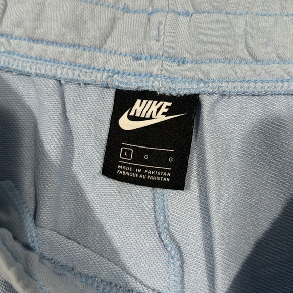 Nike Large Blue Shorts With Pockets - Picture 2 of 3